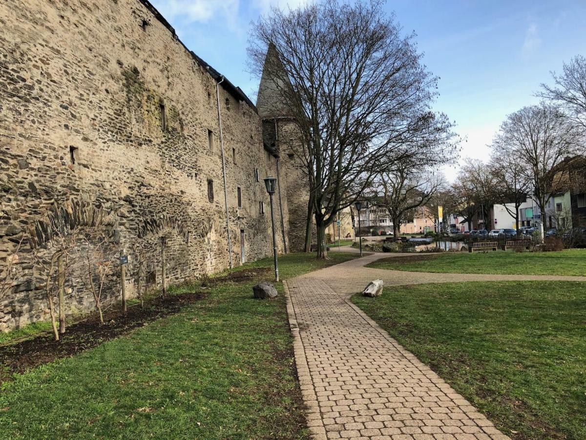 Ferienwohnung "Am Ochsentor" Andernach Esterno foto